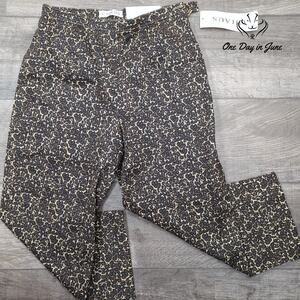 Chaus Stretch Side Zip Capri Pants Size 8